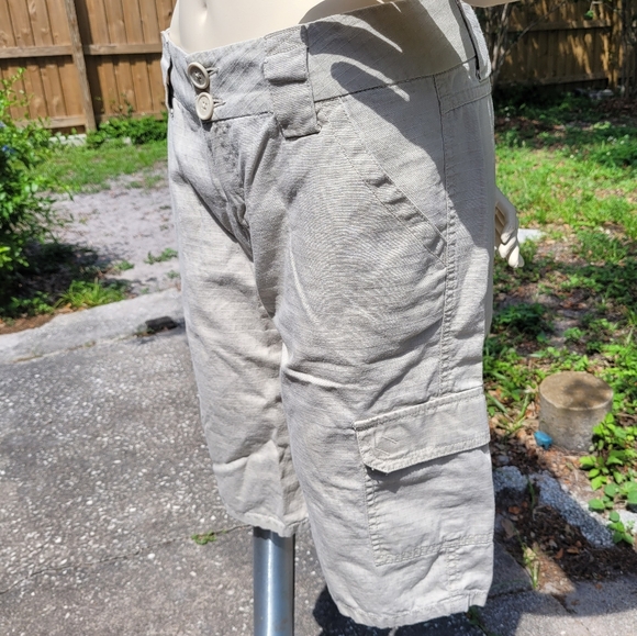 Bebop Size 9 Beige Wide Leg Cargo Bermuda Shorts/Capris - Picture 2 of 16